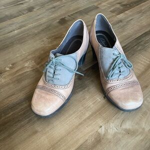 Vintage Style Two-Tone Oxford Shoes